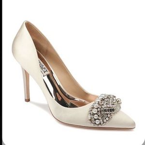 Badgley Mischka
Olga Satin Pumps